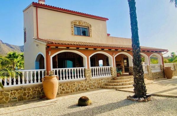 Частный шале на продаже в  Casa o chalet en Hondón de las Nieves, Хондон-де-лас-Ньевес photo 3