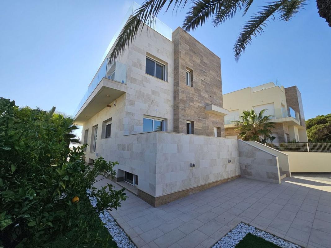 Sprzedaż niezależnego domku jednorodzinnego w Casa o chalet en La Zenia, Orihuela, Orihuela photo 2