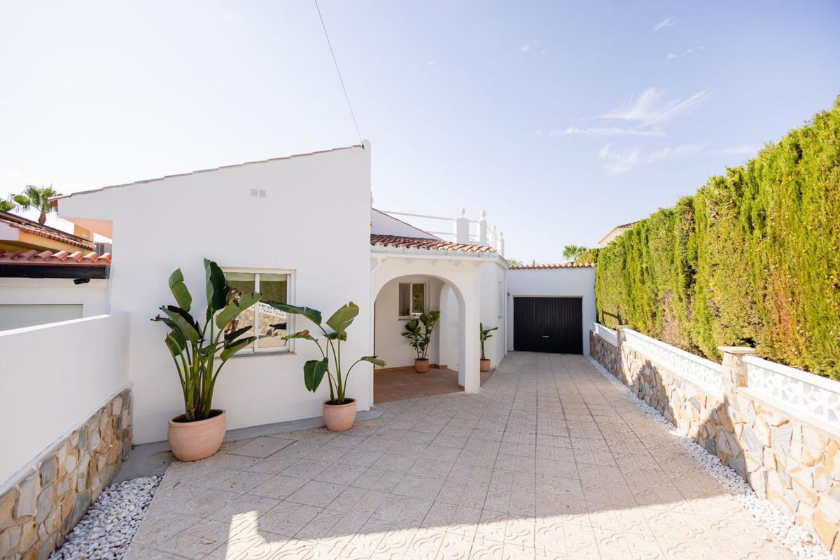 Properties for sale and rent in Spain photo 2