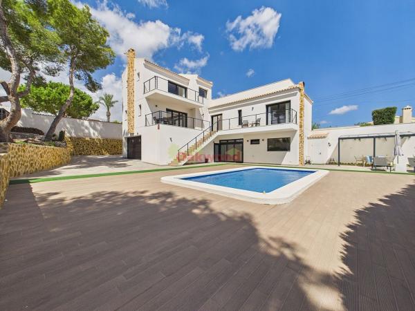 Chalet independiente en venta en Casa o chalet en Calle Almendro, Pinar de Campoverde, Pilar de la Horadada, Pilar de la Horadada
photo 1