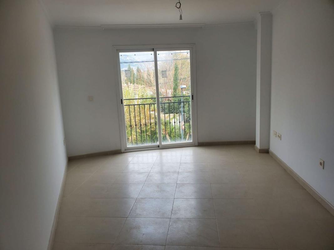 Venta de piso en Piso en Avenida País Valencia, Casco urbano, Polop, Polop
photo 1