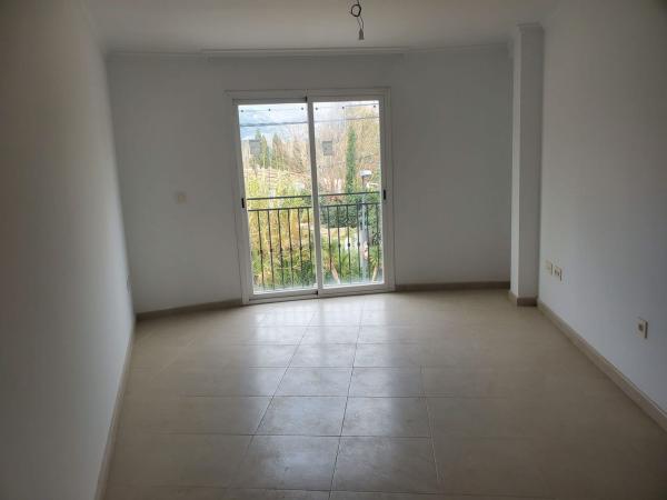 Venta de piso en Piso en Avenida País Valencia, Casco urbano, Polop, Polop
 photo 1