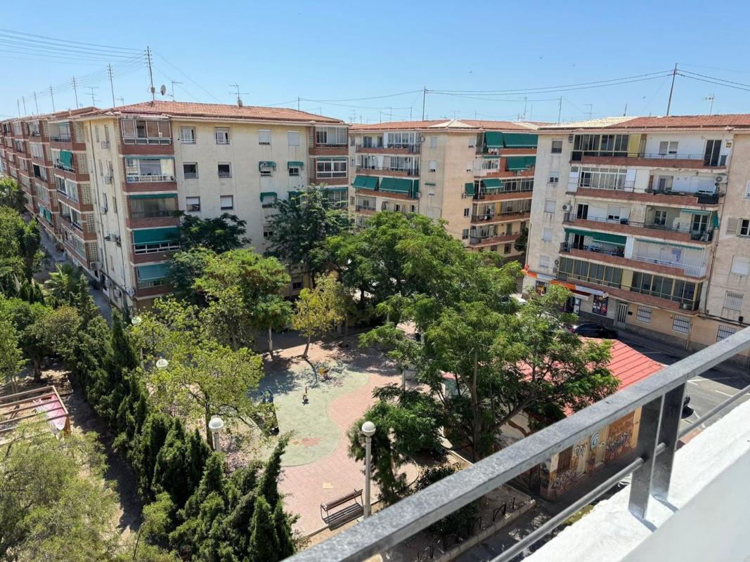 Venta de piso en Piso en Calle Matemático Romero, Virgen del Remedio - Parque lo Morant, Alicante / Alacant, Alicante / Alacant
photo 2