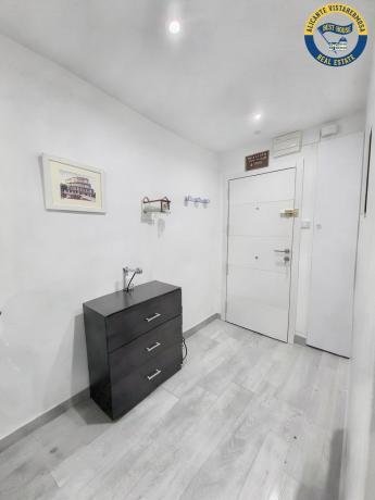 Sale of flat in Piso en Plaza del Doctor Gascuñana Hernando, Virgen del Remedio - Parque lo Morant, Alicante / Alacant, Alicante
thumbnail 2