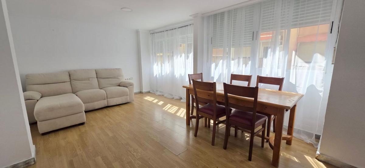 Venta de piso en Piso en Carolinas Bajas, Alicante / Alacant, Alicante / Alacant
photo 1