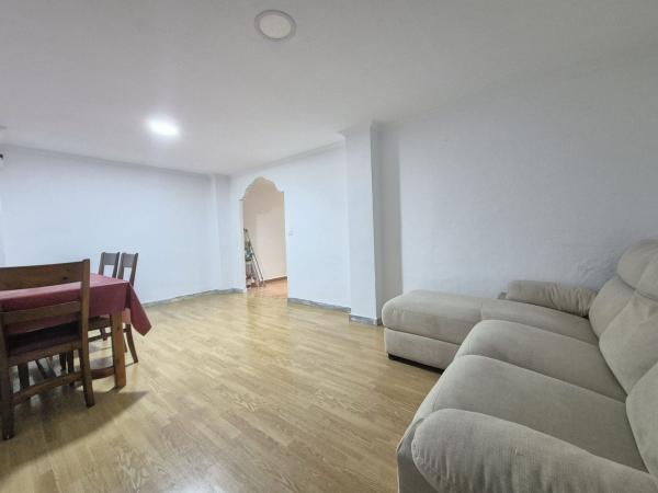 Venta de piso en Piso en Antonio De Trueba, Carolinas Bajas, Alicante / Alacant, Alicante / Alacant
photo 1