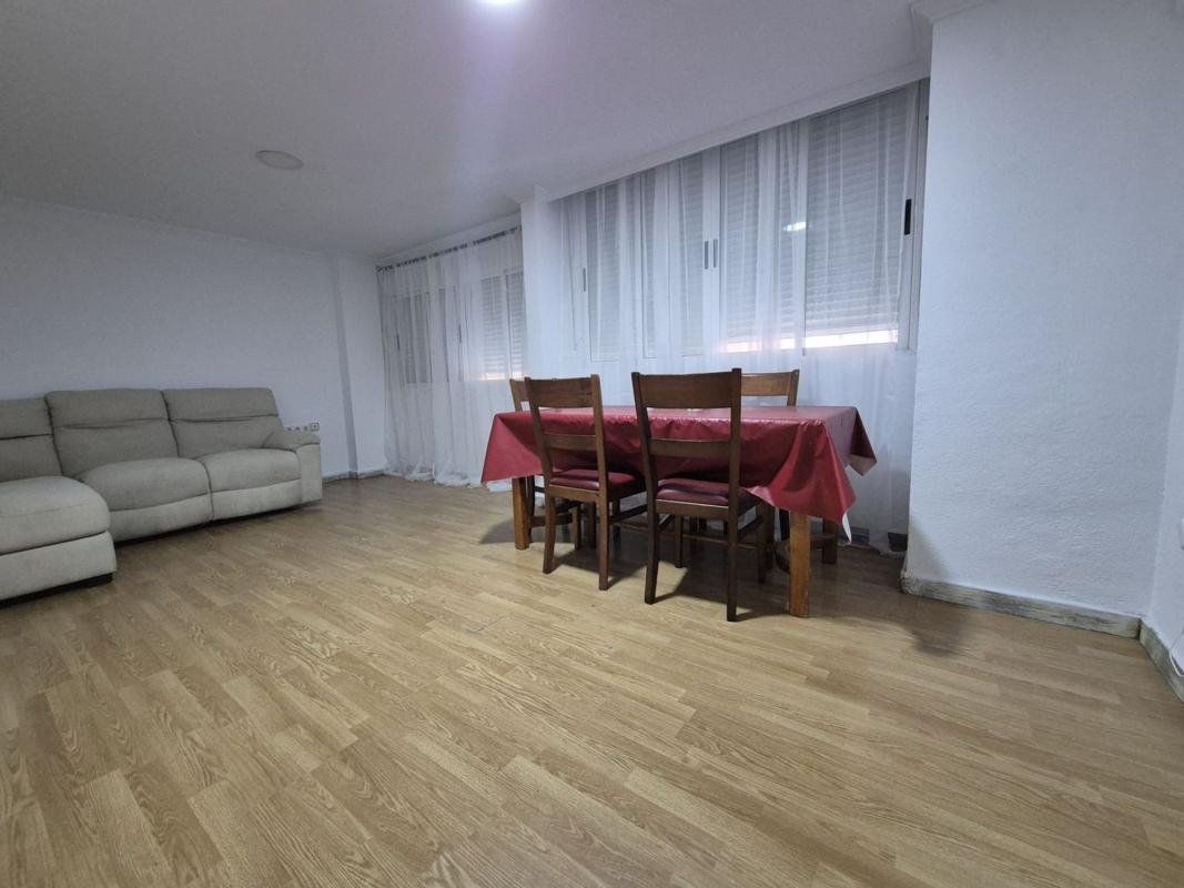 Venta de piso en Piso en Antonio De Trueba, Carolinas Bajas, Alicante / Alacant, Alicante / Alacant
photo 2