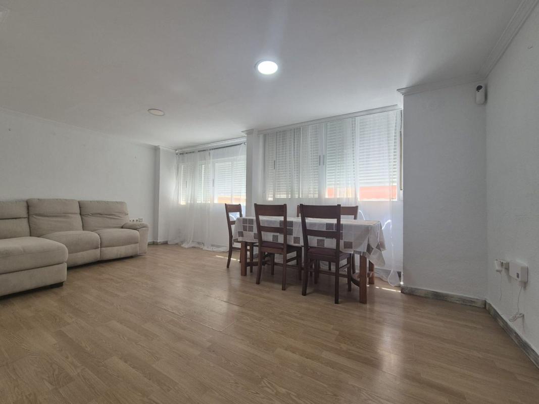 Venta de piso en Piso en Antonio De Trueba, Carolinas Bajas, Alicante / Alacant, Alicante / Alacant
photo 5