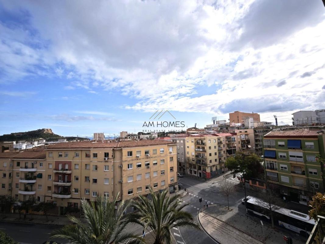 Venta de piso en Piso en Plaza Altozano, Altozano, Alicante / Alacant, Alicante / Alacant
photo 1