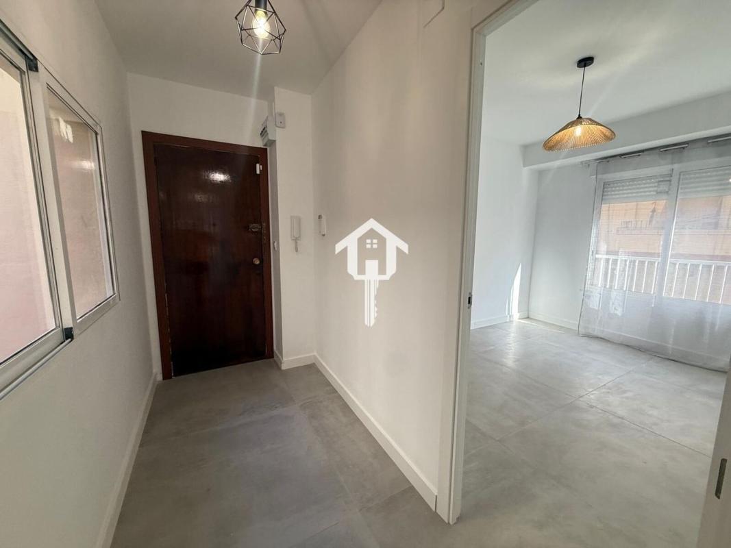 Venta de piso en Piso en Calle Monforte del Cid, Carolinas Altas, Alicante / Alacant, Alicante / Alacant
photo 2