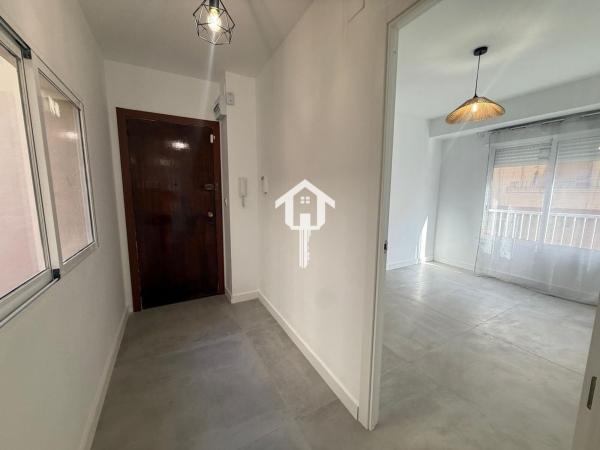 Venta de piso en Piso en Calle Monforte del Cid, Carolinas Altas, Alicante / Alacant, Alicante / Alacant
thumbnail 2