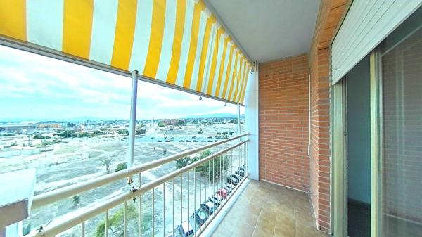 Venta de piso en Piso en Calle Joaquín Martínez Maciá, Carrús Oeste, Elche / Elx, Elche / Elx
photo 1