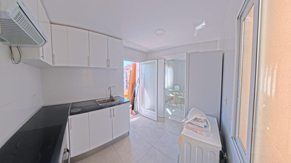 Venta de piso en Piso en Calle del Catedrático Daniel Jiménez de Cisneros, Carolinas Altas, Alicante / Alacant, Alicante / Alacant
photo 1