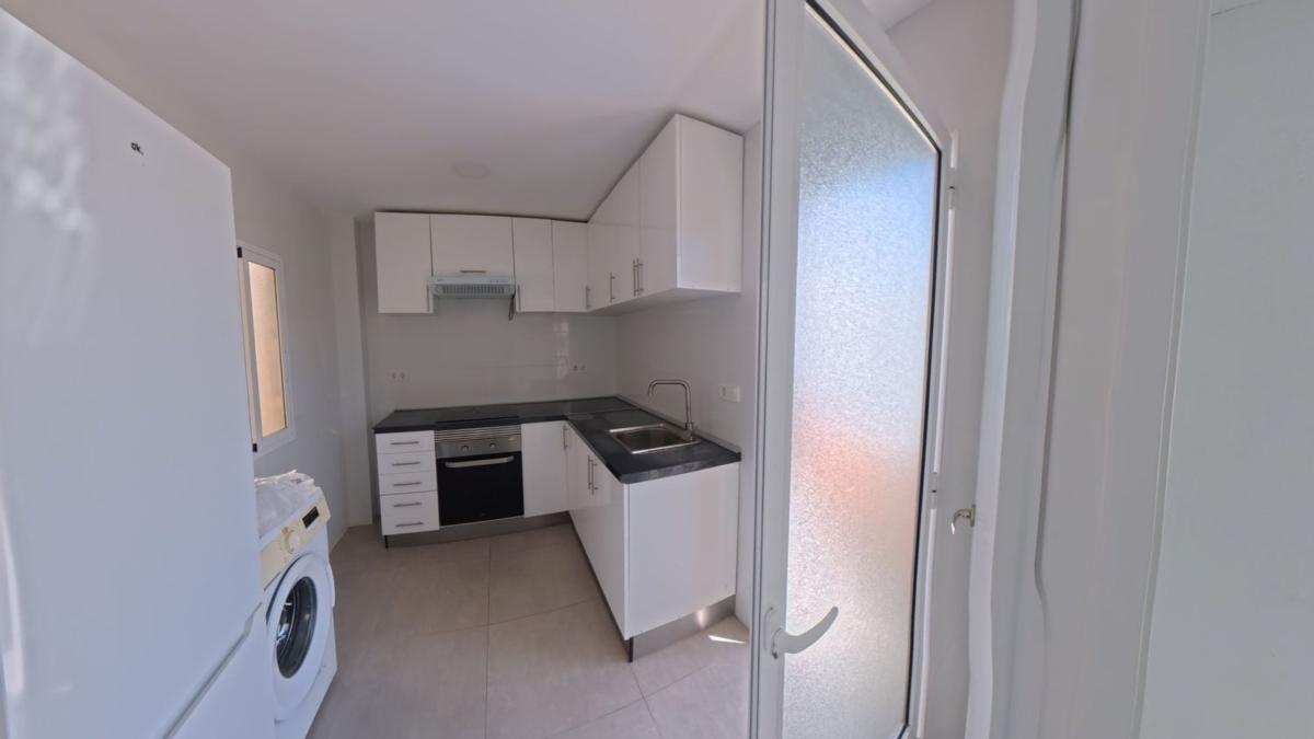 Venta de piso en Piso en Calle del Catedrático Daniel Jiménez de Cisneros, Carolinas Altas, Alicante / Alacant, Alicante / Alacant
photo 2