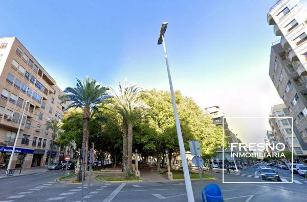 Venta de piso en Piso en Calle Concepción Arenal, Pont Nou-Corazón de Jesús, Elche / Elx, Elche / Elx
thumbnail 3