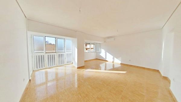 Venta de piso en Piso en Carolinas Altas, Alicante / Alacant, Alicante / Alacant
photo 1