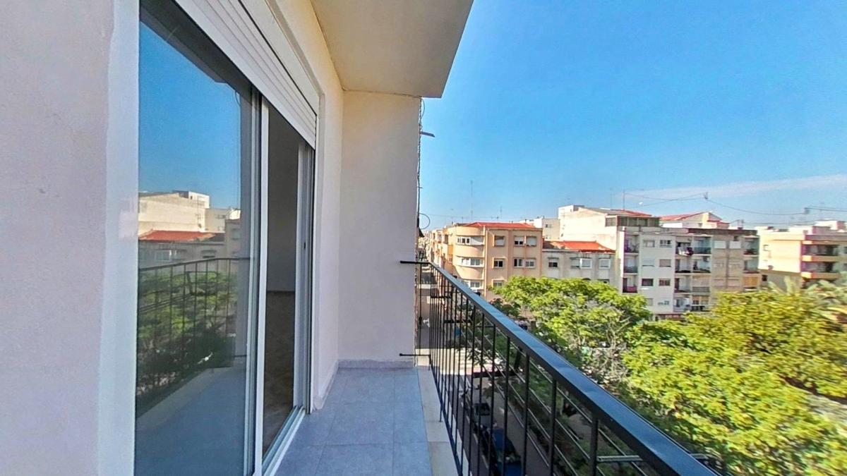 Продажа квартиры на Piso en Carolinas Altas, Alicante / Alacant, Аликанте / Алакант
photo 2