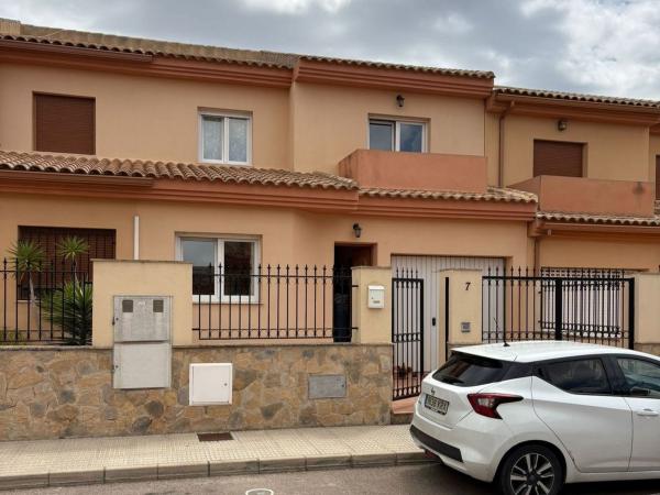Chalet adosado en Pinoso photo 1