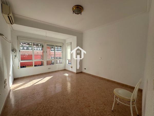 Sale of flat in Piso en CL General Serrano, Carolinas Bajas, Alicante / Alacant, Alicante
thumbnail 2