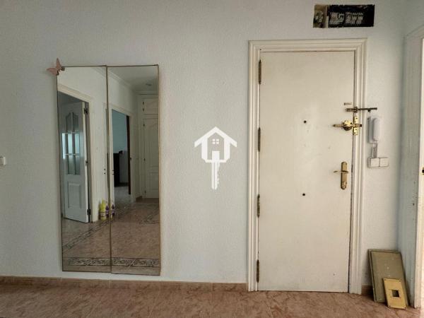 Sale of flat in Piso en CL General Serrano, Carolinas Bajas, Alicante / Alacant, Alicante
thumbnail 3