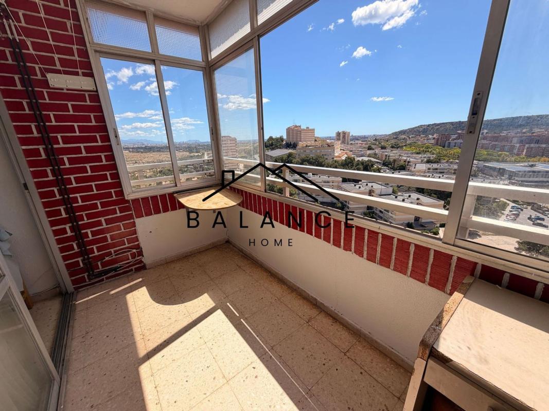 Sale of apartment in Piso en Calle Cronista Vicente Martínez, Juan XXIII, Alicante / Alacant, Alicante
photo 2
