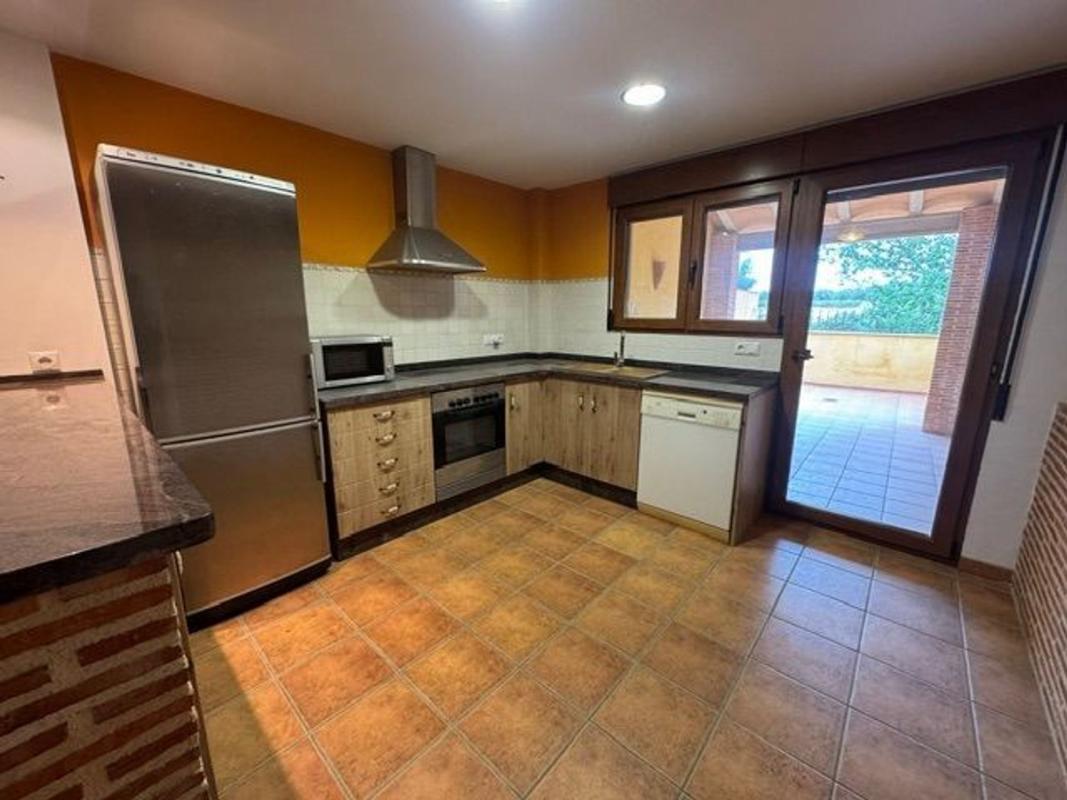 Properties for sale and rent in Spain photo 2