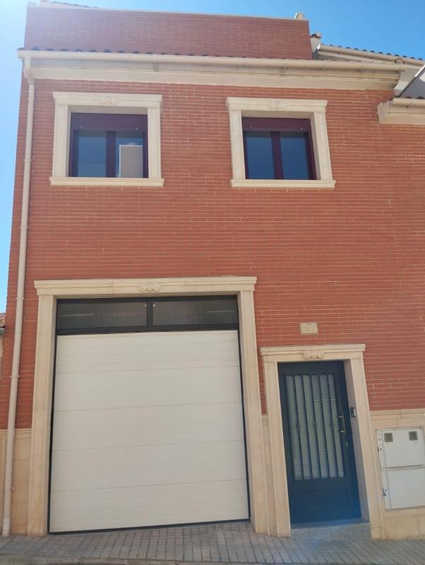 Propiedades en venta y alquiler en España photo 1