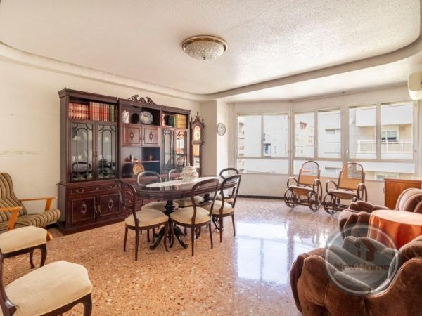 Квартира на продажу на  Piso en Calle Vicente Blasco Ibáñez, Pont Nou-Corazón de Jesús, Elche / Elx, Эльче / Эльх photo 1
