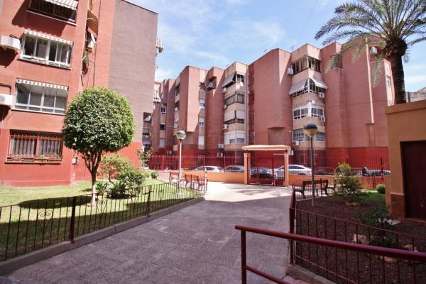Sale of flat in Piso en Carolinas Altas, Alicante / Alacant, Alicante
 photo 1
