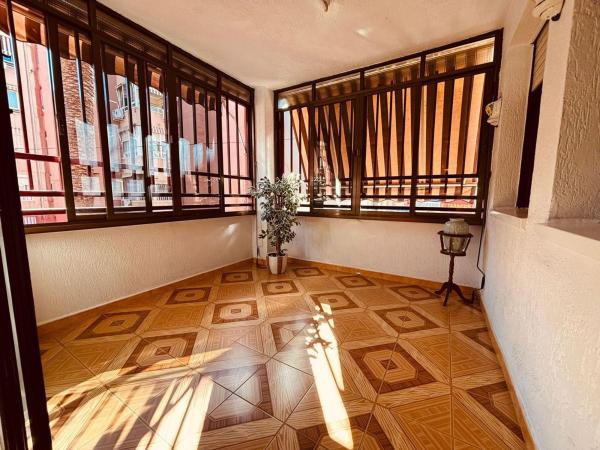 Sale of flat in Piso en Carolinas Altas, Alicante / Alacant, Alicante
 photo 2