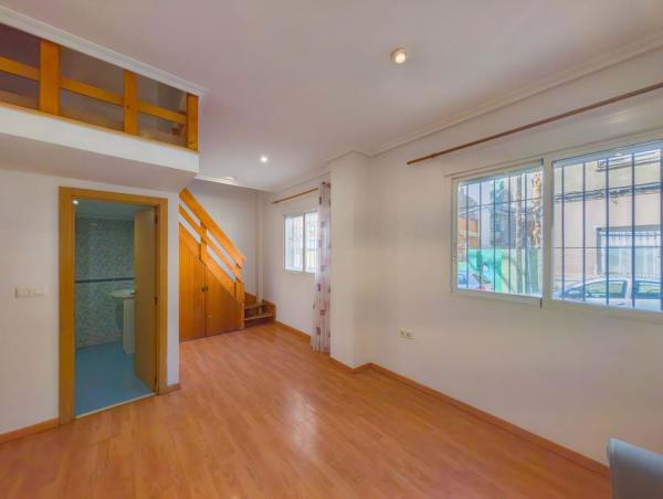 Venta de piso en Piso en Calle del General Aldave, 54, Carolinas Bajas, Alicante / Alacant, Alicante / Alacant
thumbnail 3