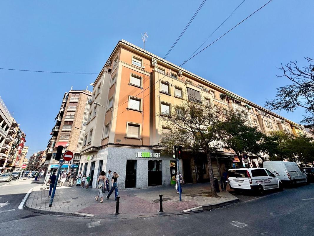 Venta de piso en Piso en Avenida del Padre Esplá, 1, Carolinas Altas, Alicante / Alacant, Alicante / Alacant
photo 1