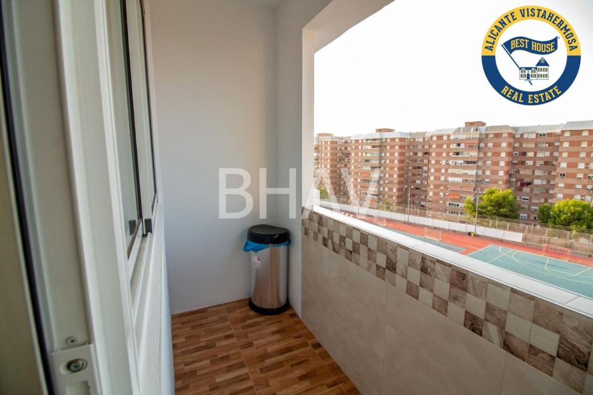 Sale of apartment in Piso en Colegio Juan XXIII-Miradores, Ciudad Elegida, Alicante / Alacant, Alicante
 photo 2