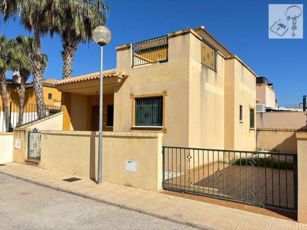 Chalet adosado en Calle Guadalajara, 51, Almoradí photo 1