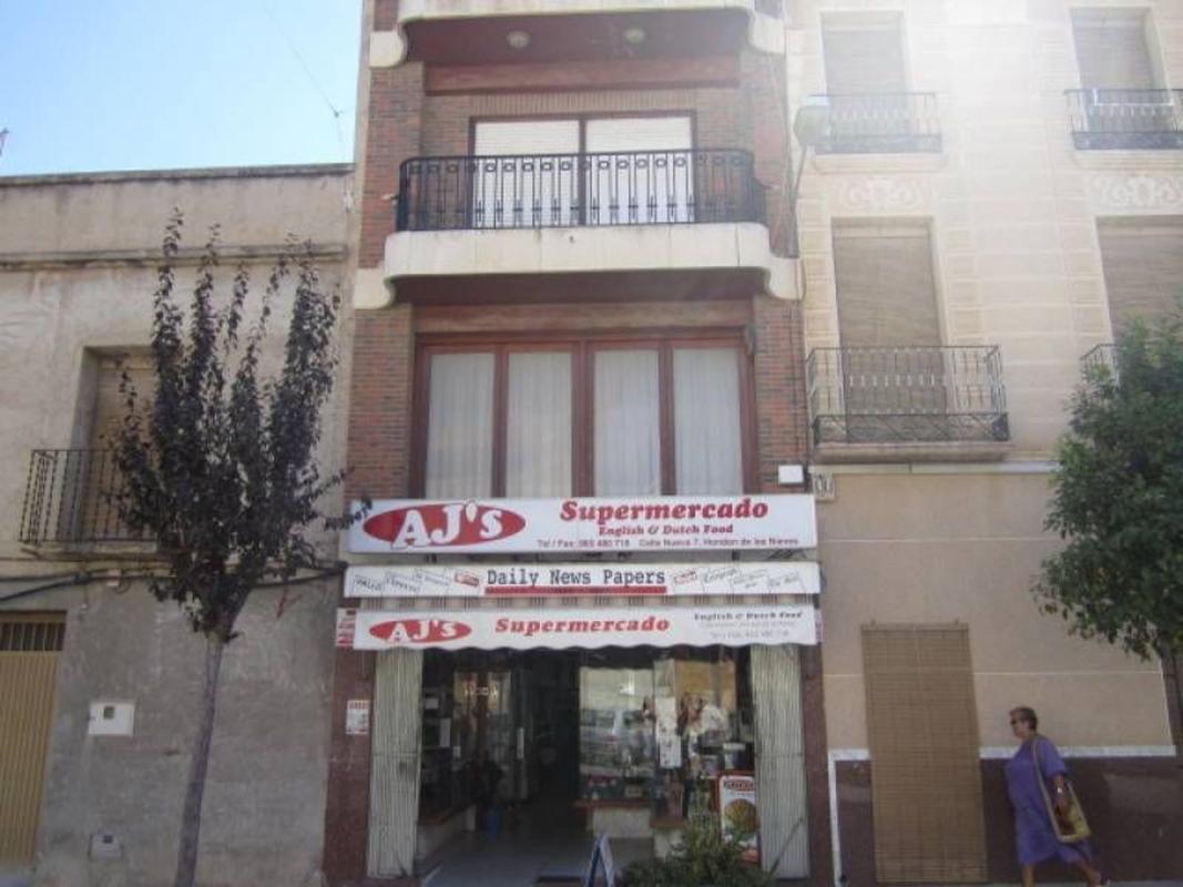 Propiedades en venta y alquiler en España photo 1