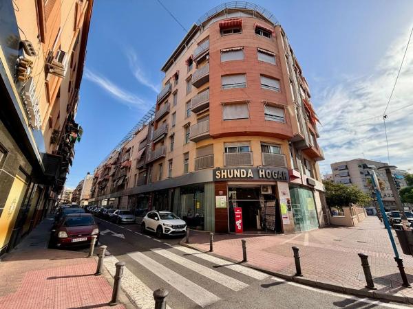 Venta de piso en Piso en Calle del Plus Ultra, Carolinas Altas, Alicante / Alacant, Alicante / Alacant
 photo 1