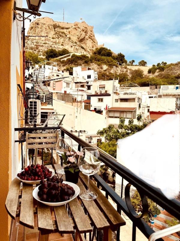 Sale of apartment in Piso en Calle San Luis, 21, Casco Histórico-Santa Cruz, Alicante / Alacant, Alicante
photo 2