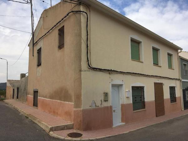 Independent chalet for sale in Casa o chalet en Monovar, Monovar
photo 1