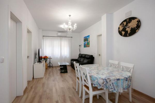 Sale of flat in Piso en Calle Juan de Garay, Garbinet - Parque de las Avenidas, Alicante / Alacant, Alicante
thumbnail 2
