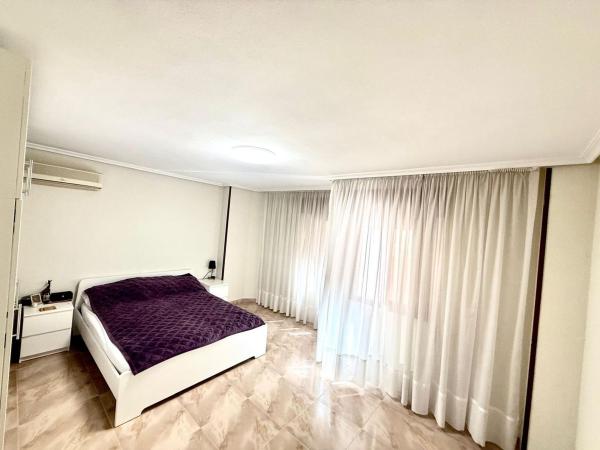 Sale of flat in Piso en Fco Giner De Los Rios, Carolinas Altas, Alicante / Alacant, Alicante
thumbnail 2