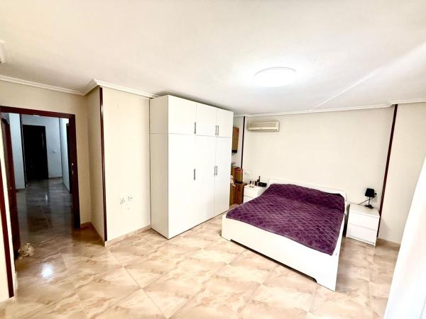 Sale of flat in Piso en Fco Giner De Los Rios, Carolinas Altas, Alicante / Alacant, Alicante
thumbnail 3