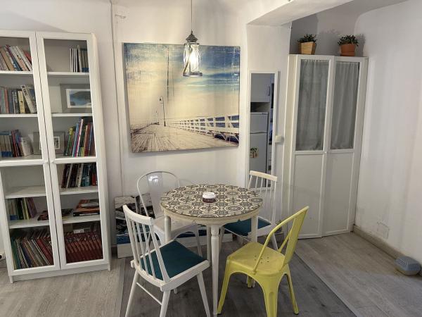 Продажа квартиры на Piso en Cisneros, 4, Casco Histórico-Santa Cruz, Alicante / Alacant, Аликанте / Алакант
photo 1
