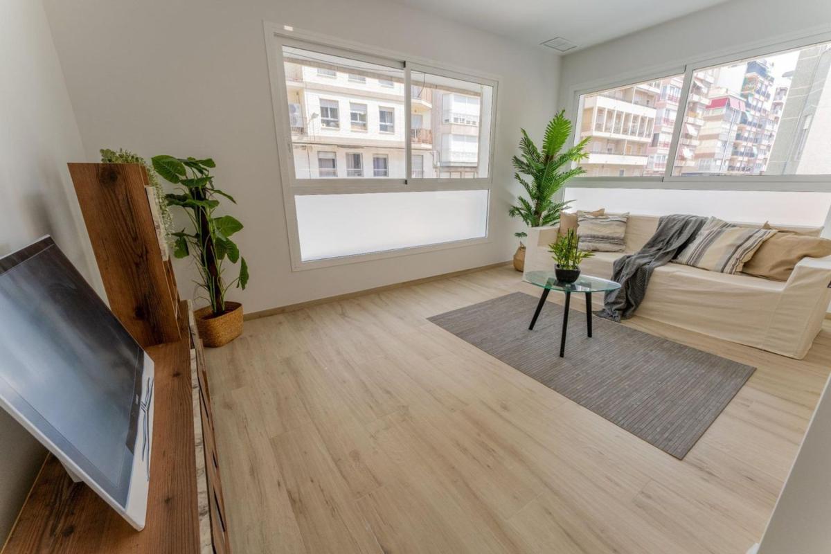Venta de piso en Piso en Reina Victoria-Miguel Hernández, Elche / Elx, Elche / Elx
 photo 2