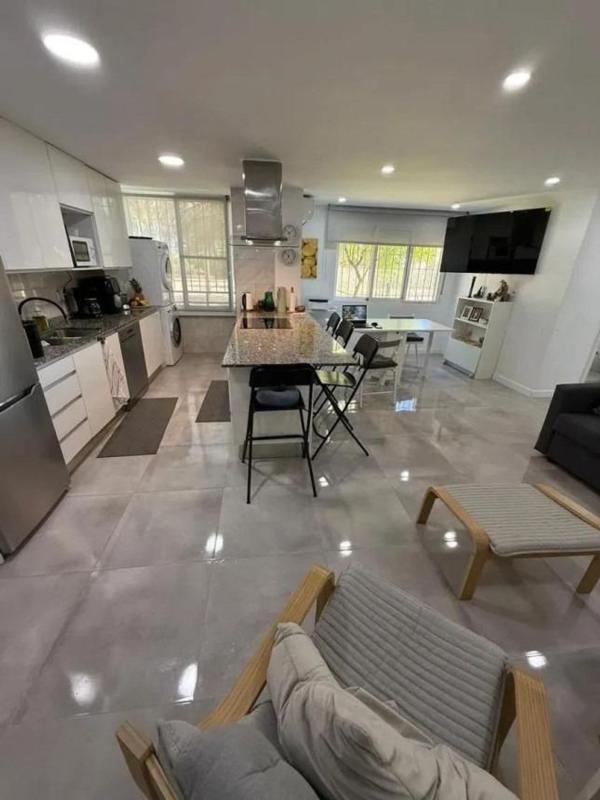 Sale of apartment in Piso en Ciudad Jardín, Alicante / Alacant, Alicante
 photo 4