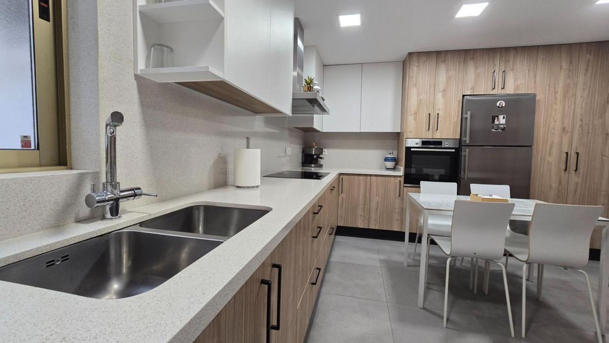 Venta de piso en Piso en Calle Mariano Luiña, Pont Nou-Corazón de Jesús, Elche / Elx, Elche / Elx
photo 1
