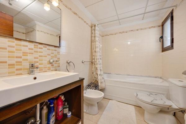 Sale of flat in Piso en Calle Blanco, Lomas de Cabo Roig, Orihuela, Orihuela
thumbnail 3