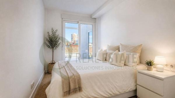 Venta de piso en Piso en Calle Costera de la Fàbrica, San Antón, Alicante / Alacant, Alicante / Alacant
photo 1
