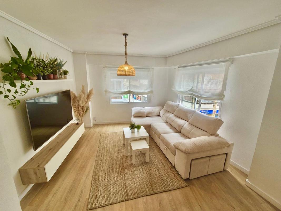 Venta de piso en Piso en Calle del Capitán Segarra, 35, Mercado, Alicante / Alacant, Alicante / Alacant
photo 1