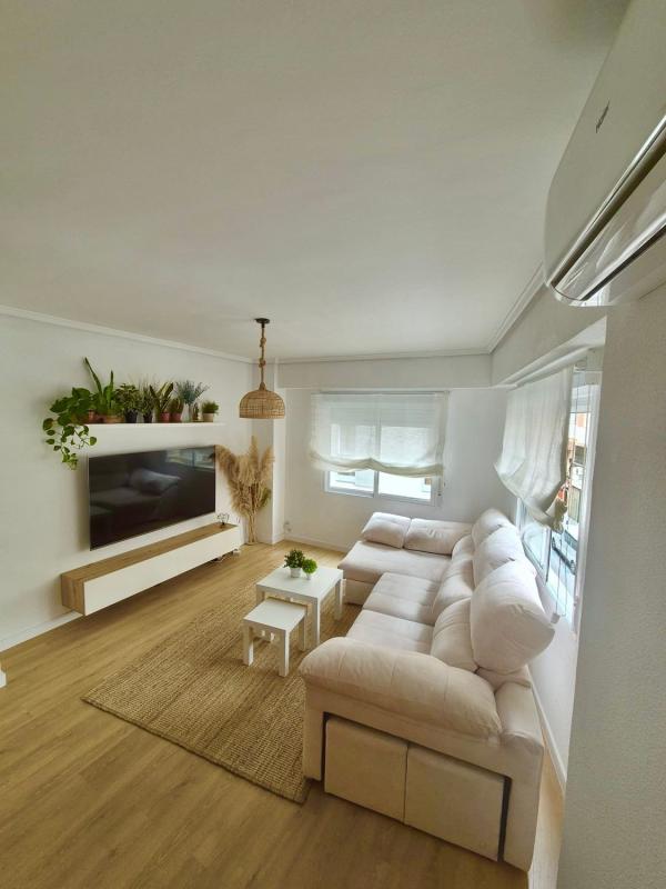 Venta de piso en Piso en Calle del Capitán Segarra, 35, Mercado, Alicante / Alacant, Alicante / Alacant
photo 2