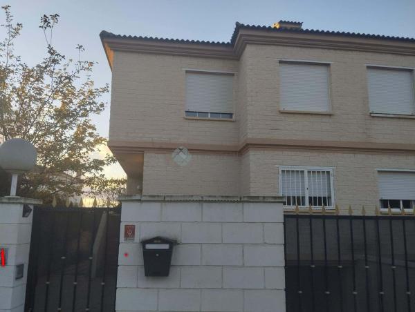 Chalet adosado en Calle las Chafarinas, Petrer photo 1